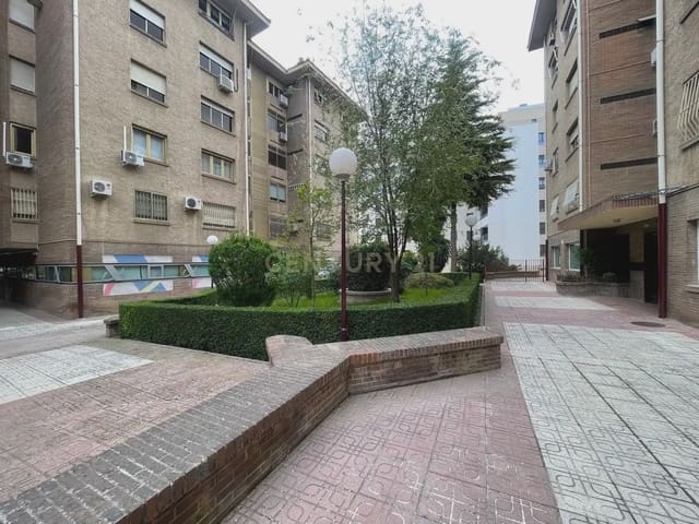 3 sypialnia Mieszkanie do wynajęcia w San Francisco Javier, Miasto Grenada - 1 100 € (Ref: 9759424)