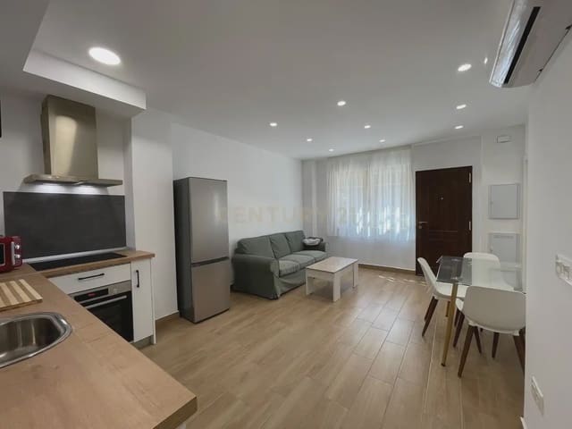 3 slaapkamer Flat te huur in San Francisco Javier, Granada stad - € 1.100 (Ref: 9759424)