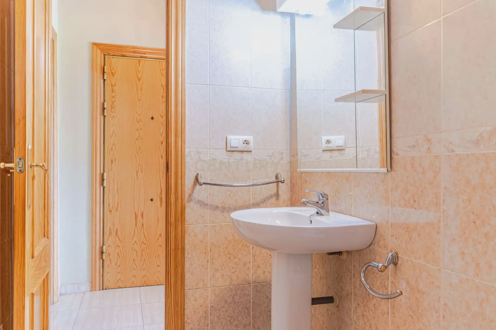 2 bedroom Apartment for sale in Las Gabias with garage - € 129,900 (Ref: 9763445)