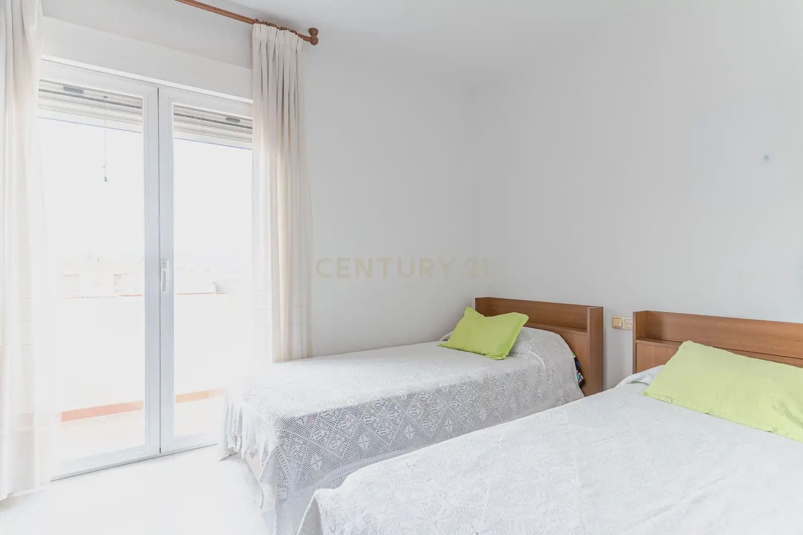 4 slaapkamer Huis te koop in Durcal met garage - € 155.000 (Ref: 9765290)