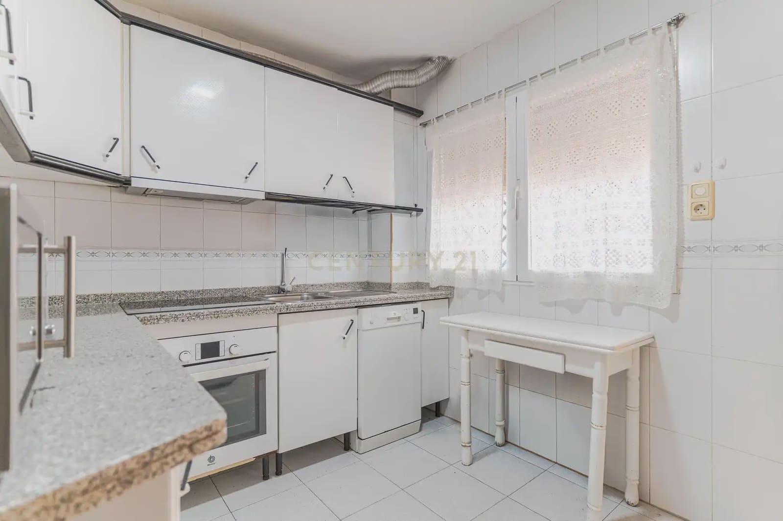 4 slaapkamer Huis te koop in Durcal met garage - € 155.000 (Ref: 9765290)