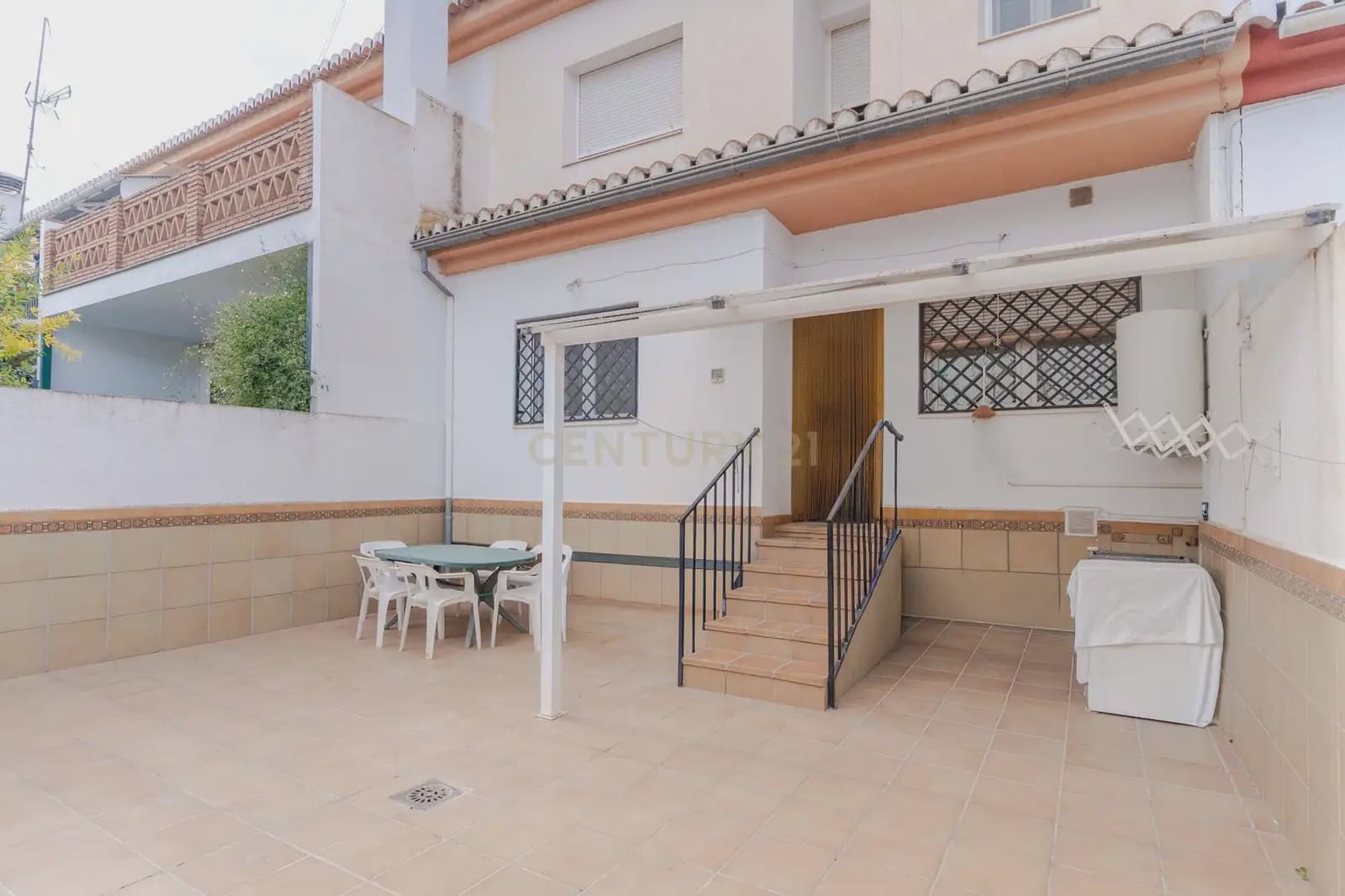 4 slaapkamer Huis te koop in Durcal met garage - € 155.000 (Ref: 9765290)