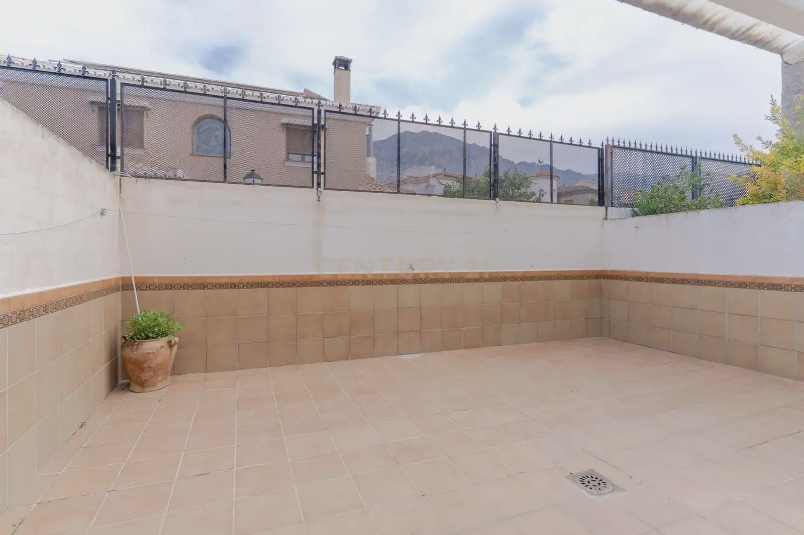 4 slaapkamer Huis te koop in Durcal met garage - € 155.000 (Ref: 9765290)