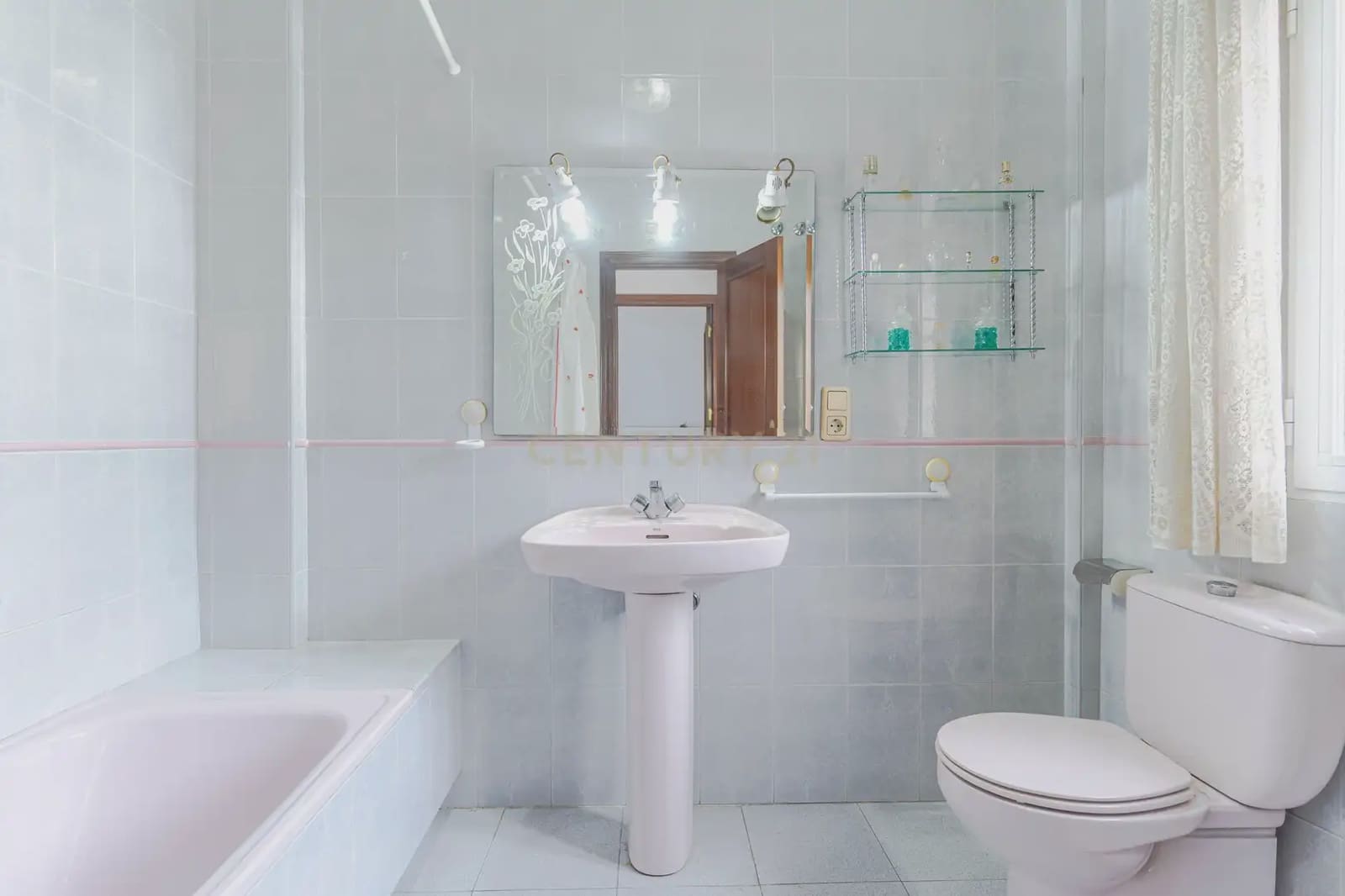 4 slaapkamer Huis te koop in Durcal met garage - € 155.000 (Ref: 9765290)