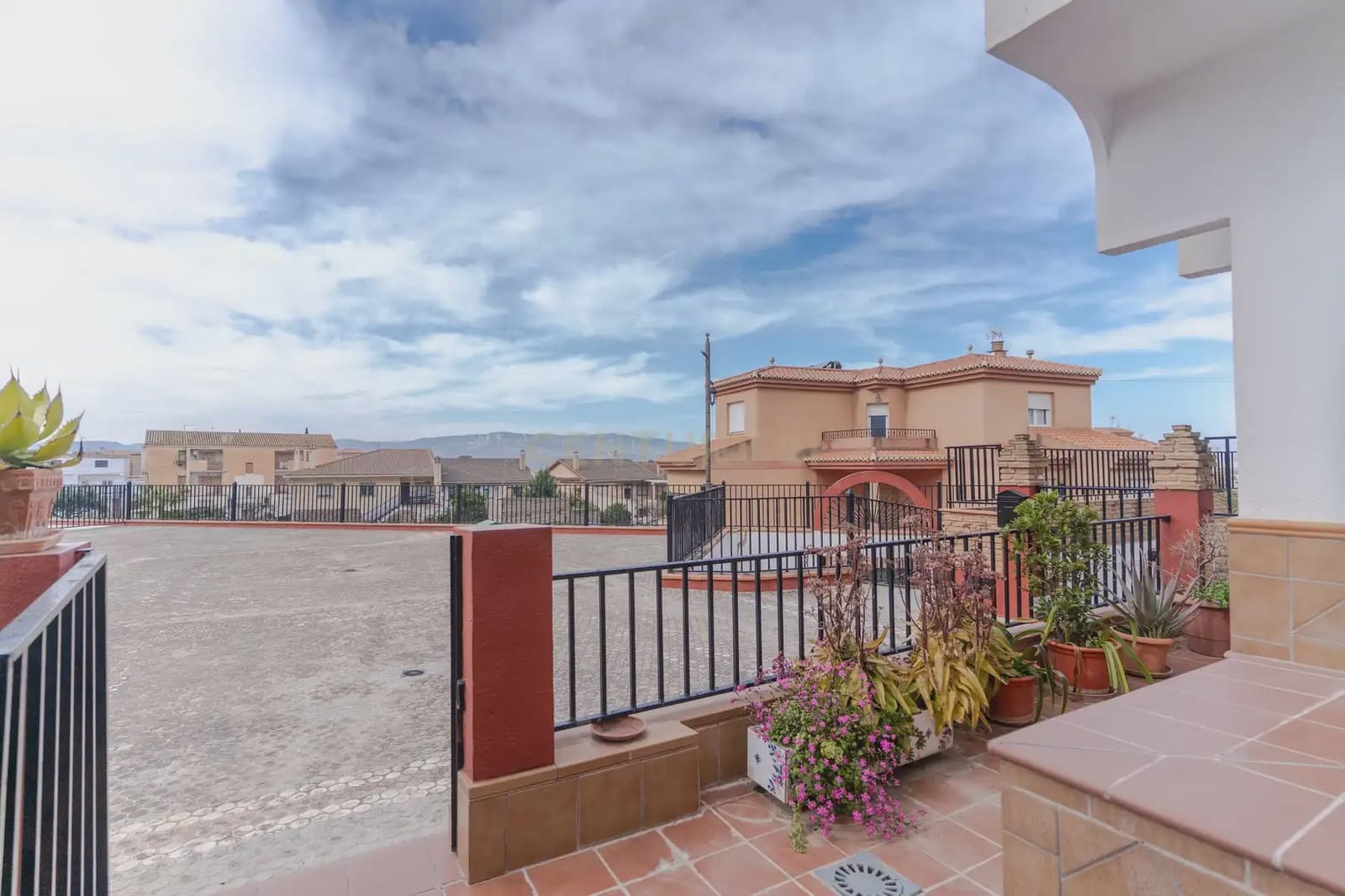 4 slaapkamer Huis te koop in Durcal met garage - € 155.000 (Ref: 9765290)