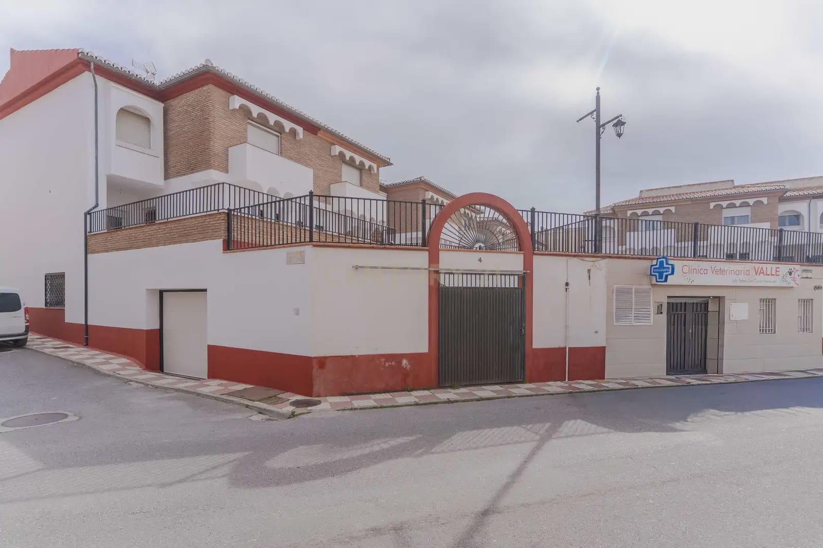 4 slaapkamer Huis te koop in Durcal met garage - € 155.000 (Ref: 9765290)