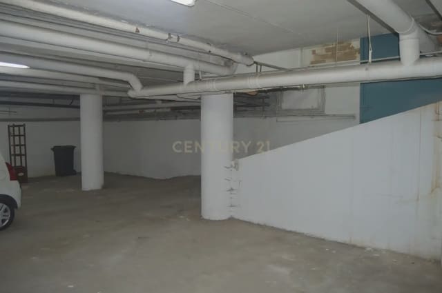 Garasje til salgs i Centro - Sagrario, Granada by - € 189 000 (Ref: 9772450)