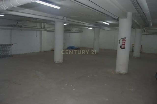 Garasje til salgs i Centro - Sagrario, Granada by - € 189 000 (Ref: 9772450)