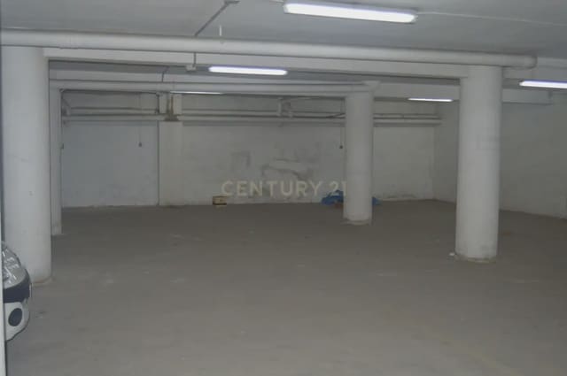 Garasje til salgs i Centro - Sagrario, Granada by - € 189 000 (Ref: 9772450)