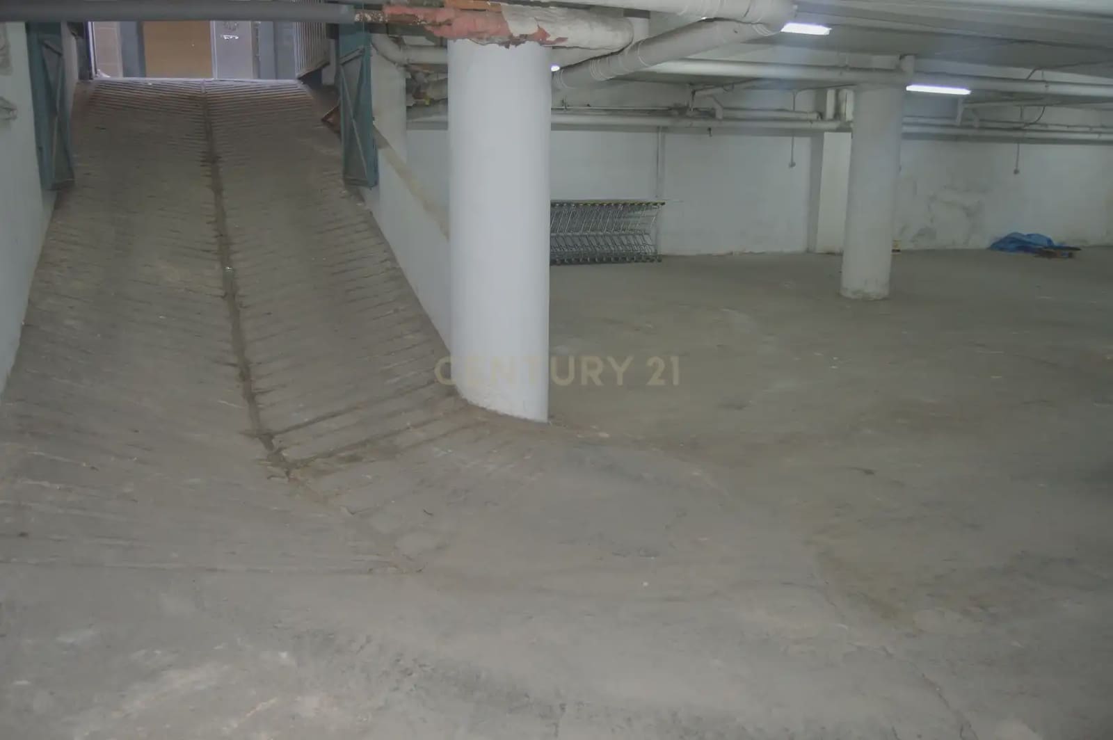 Garage for sale in Granada city - € 189,000 (Ref: 9772450)