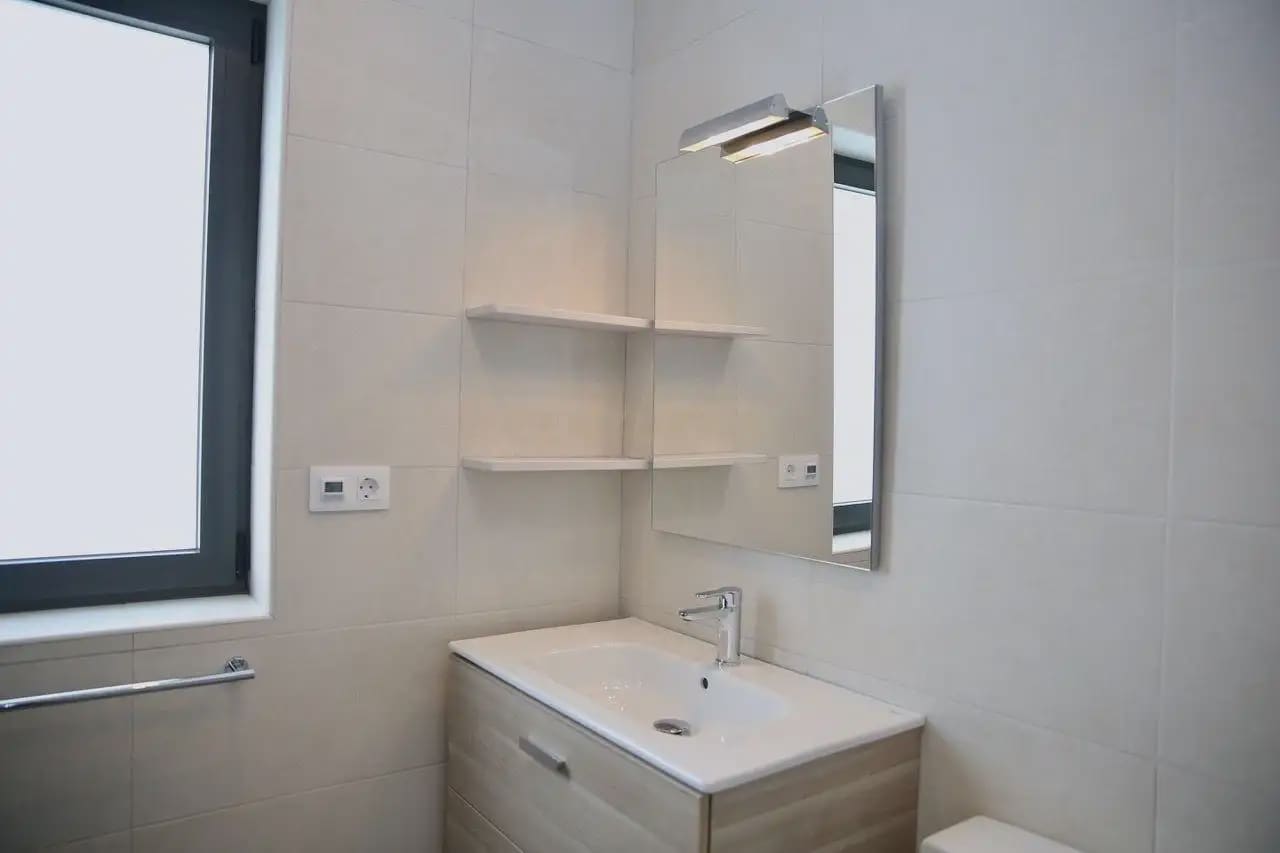 2 Zimmer Apartment zu vermieten in La Zubia mit Garage - 700 € (Ref: 9781396)