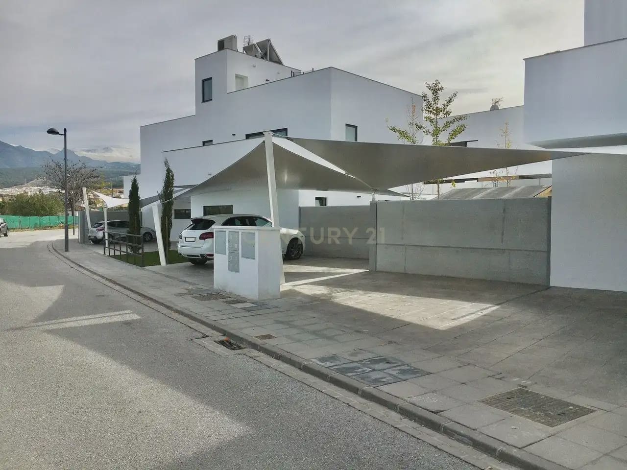 2 Zimmer Apartment zu vermieten in La Zubia mit Garage - 700 € (Ref: 9781396)