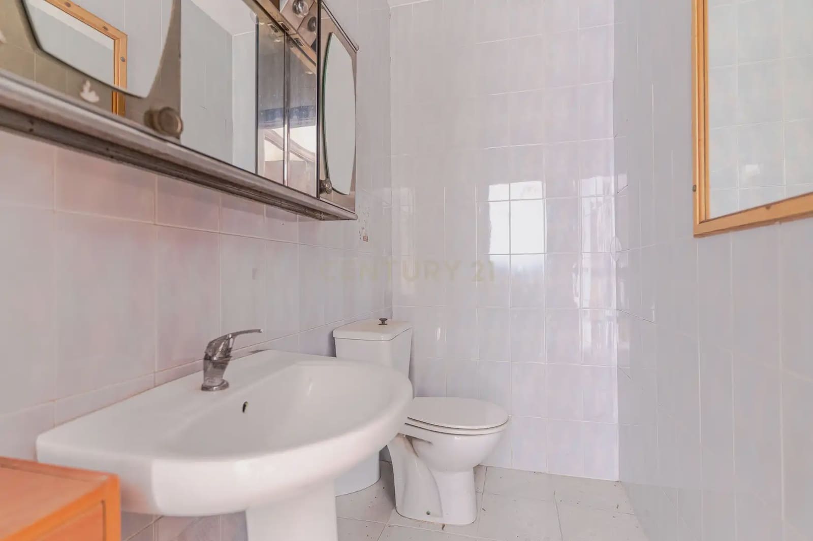 4 makuuhuone Omakotitalo myytävänä paikassa Illora - 85 000 € (Ref: 9793368)