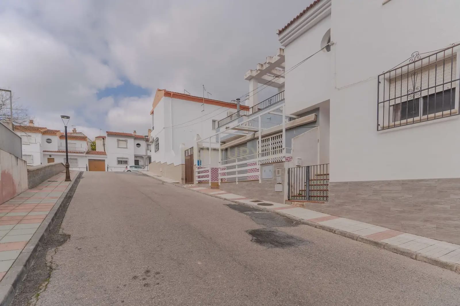 4 makuuhuone Omakotitalo myytävänä paikassa Illora - 85 000 € (Ref: 9793368)