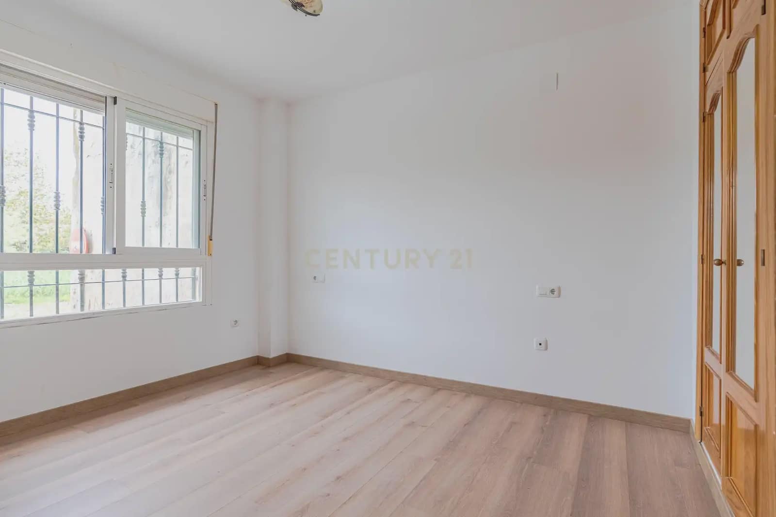 Apartamento de 2 habitaciones en Motril en venta - 99.990 € (Ref: 9802497)