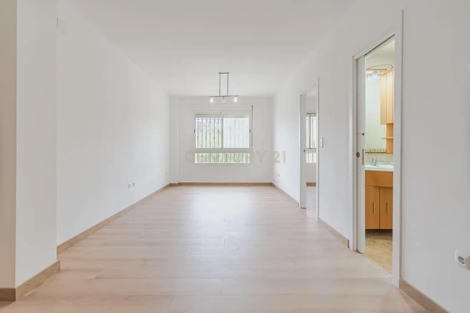 Apartamento de 2 habitaciones en Motril en venta - 99.990 € (Ref: 9802497)