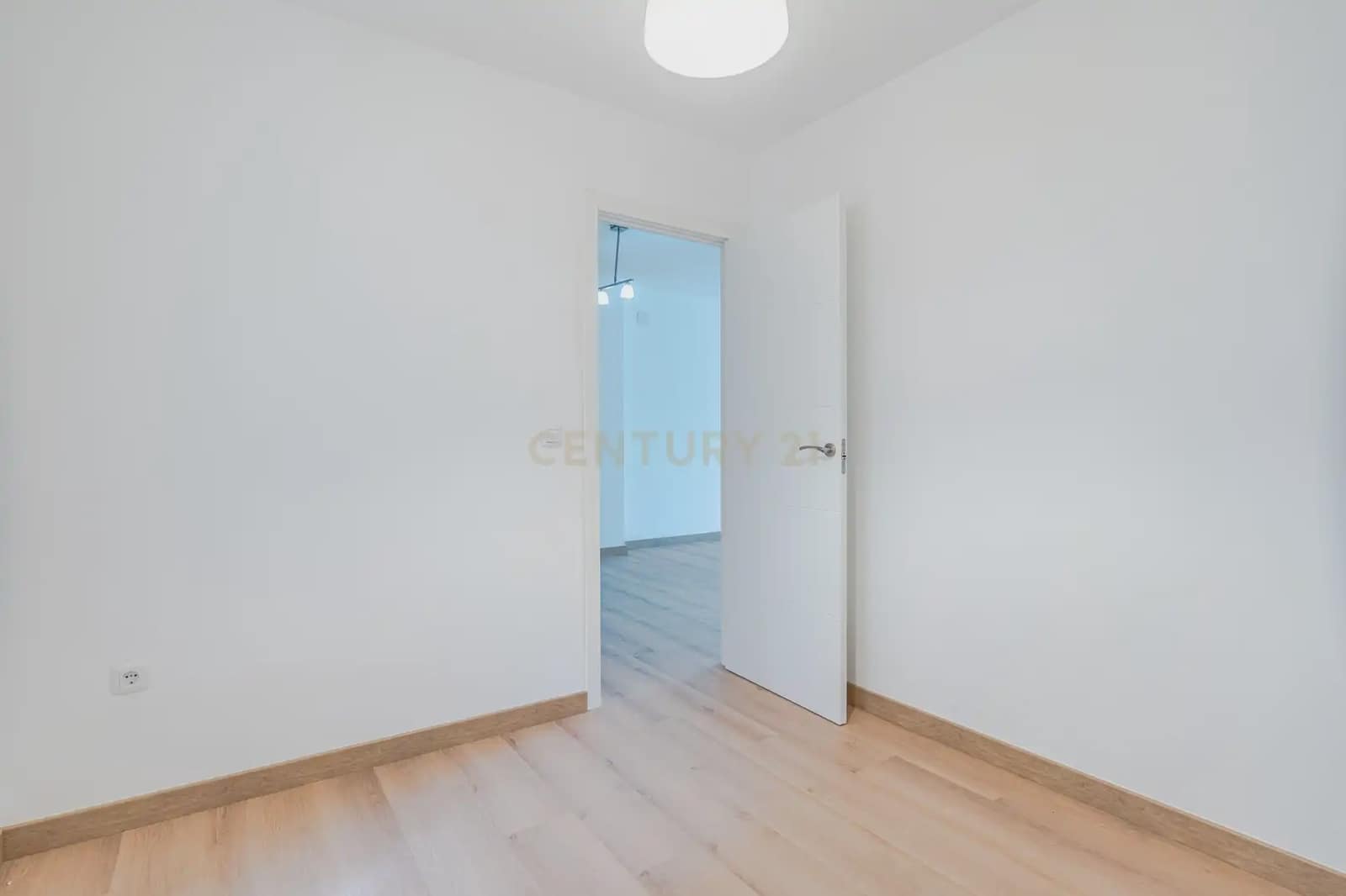 Apartamento de 2 habitaciones en Motril en venta - 99.990 € (Ref: 9802497)