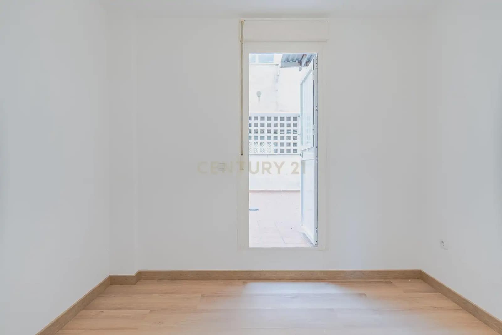 Apartamento de 2 habitaciones en Motril en venta - 99.990 € (Ref: 9802497)