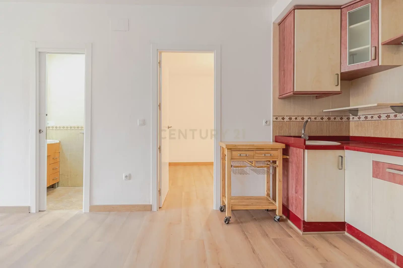 Apartamento de 2 habitaciones en Motril en venta - 99.990 € (Ref: 9802497)