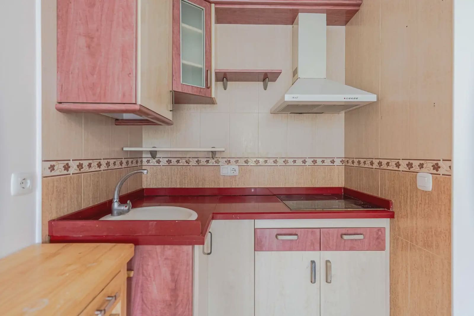 Apartamento de 2 habitaciones en Motril en venta - 99.990 € (Ref: 9802497)