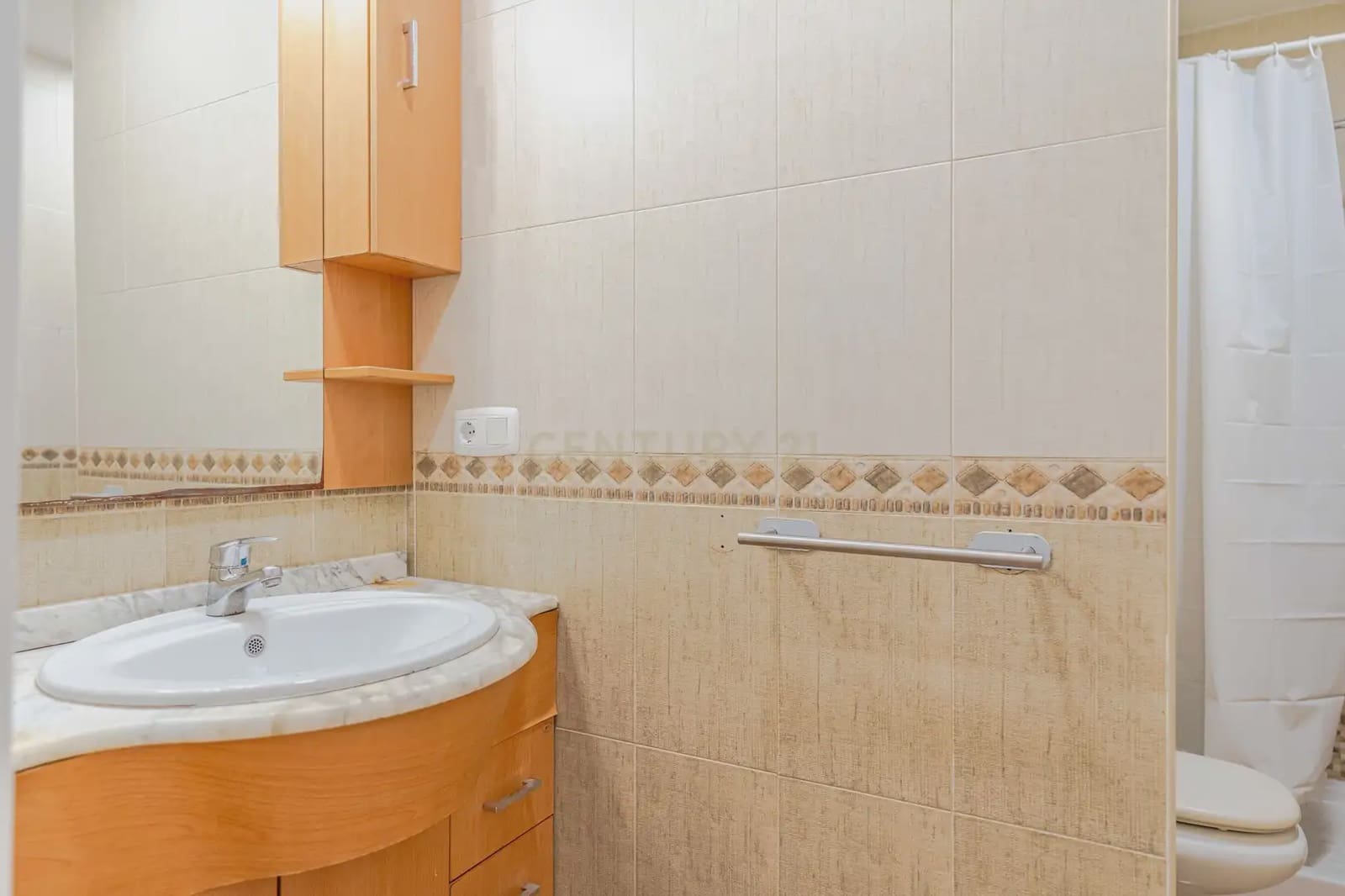 Apartamento de 2 habitaciones en Motril en venta - 99.990 € (Ref: 9802497)