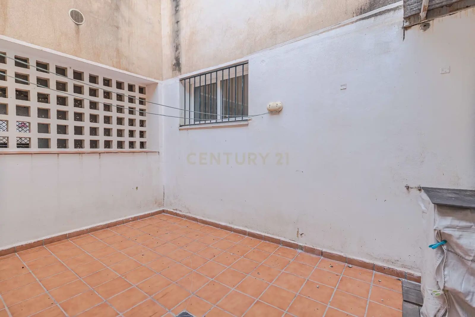 Apartamento de 2 habitaciones en Motril en venta - 99.990 € (Ref: 9802497)