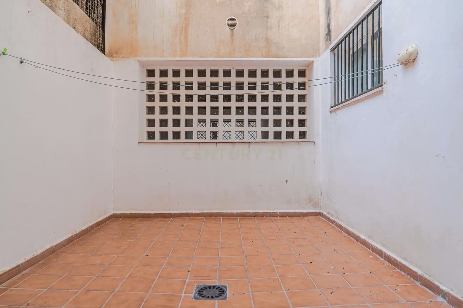 Apartamento de 2 habitaciones en Motril en venta - 99.990 € (Ref: 9802497)