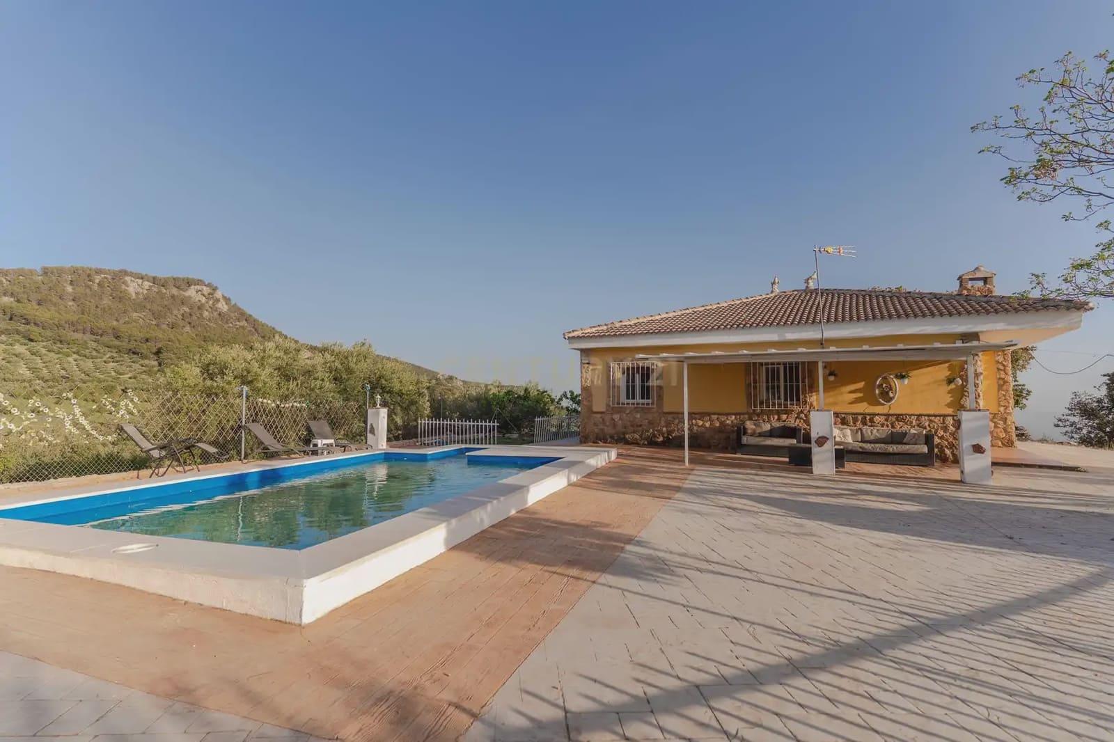 Finca/Casa Rural de 3 habitaciones en Illora en venta con piscina garaje - 220.000 € (Ref: 9802498)