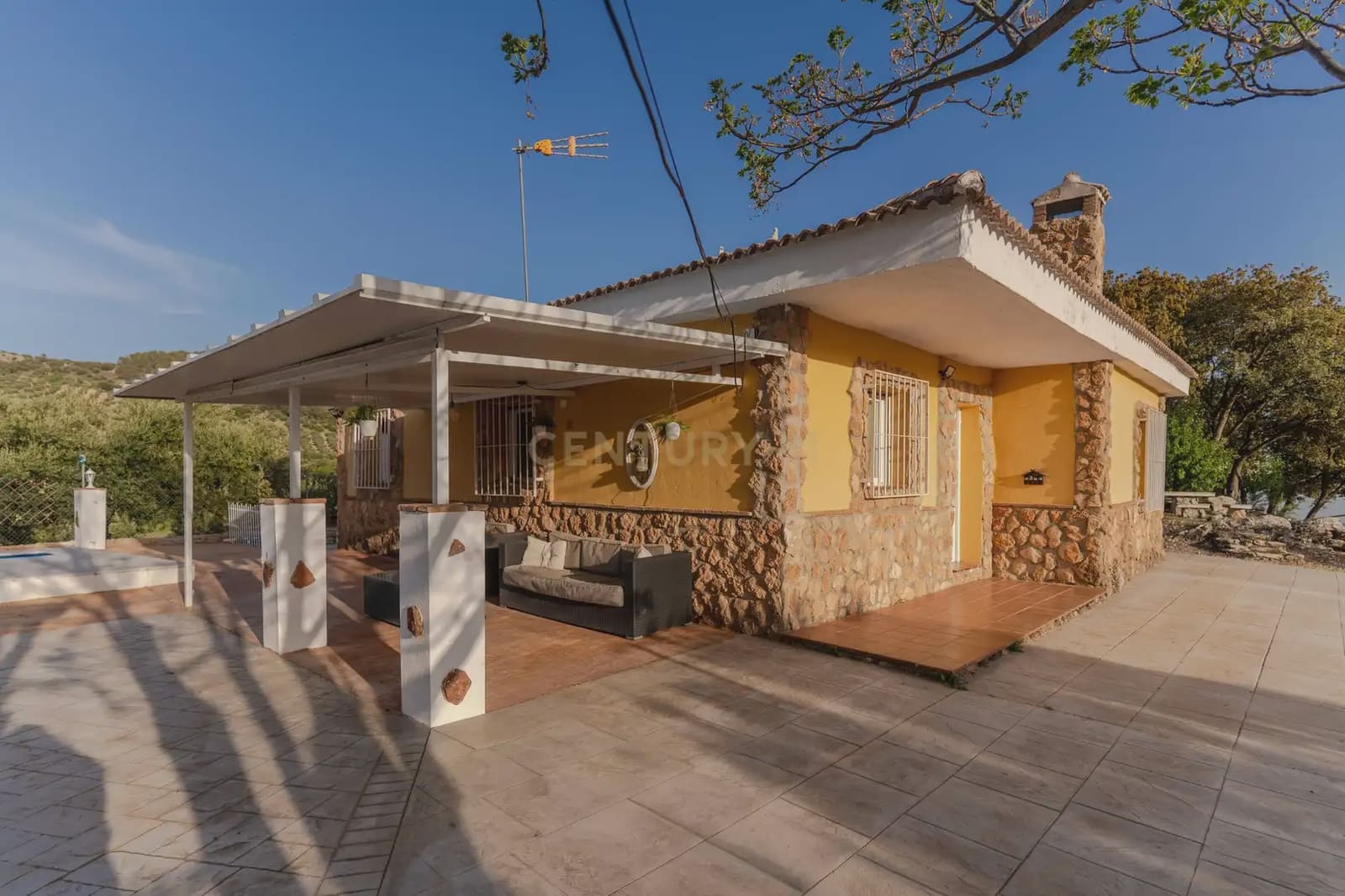 Finca/Casa Rural de 3 habitaciones en Illora en venta con piscina garaje - 220.000 € (Ref: 9802498)