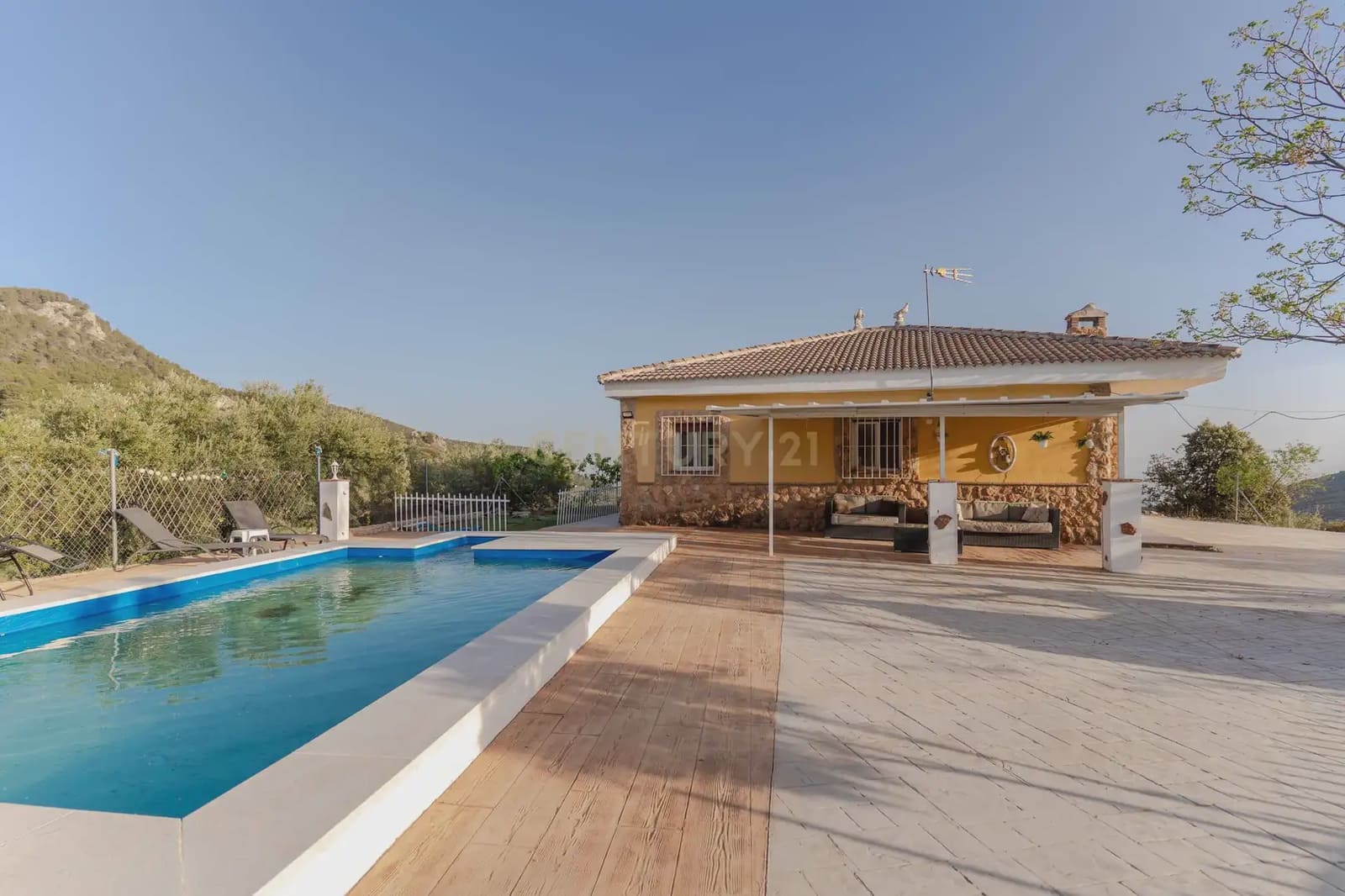 Finca/Casa Rural de 3 habitaciones en Illora en venta con piscina garaje - 220.000 € (Ref: 9802498)