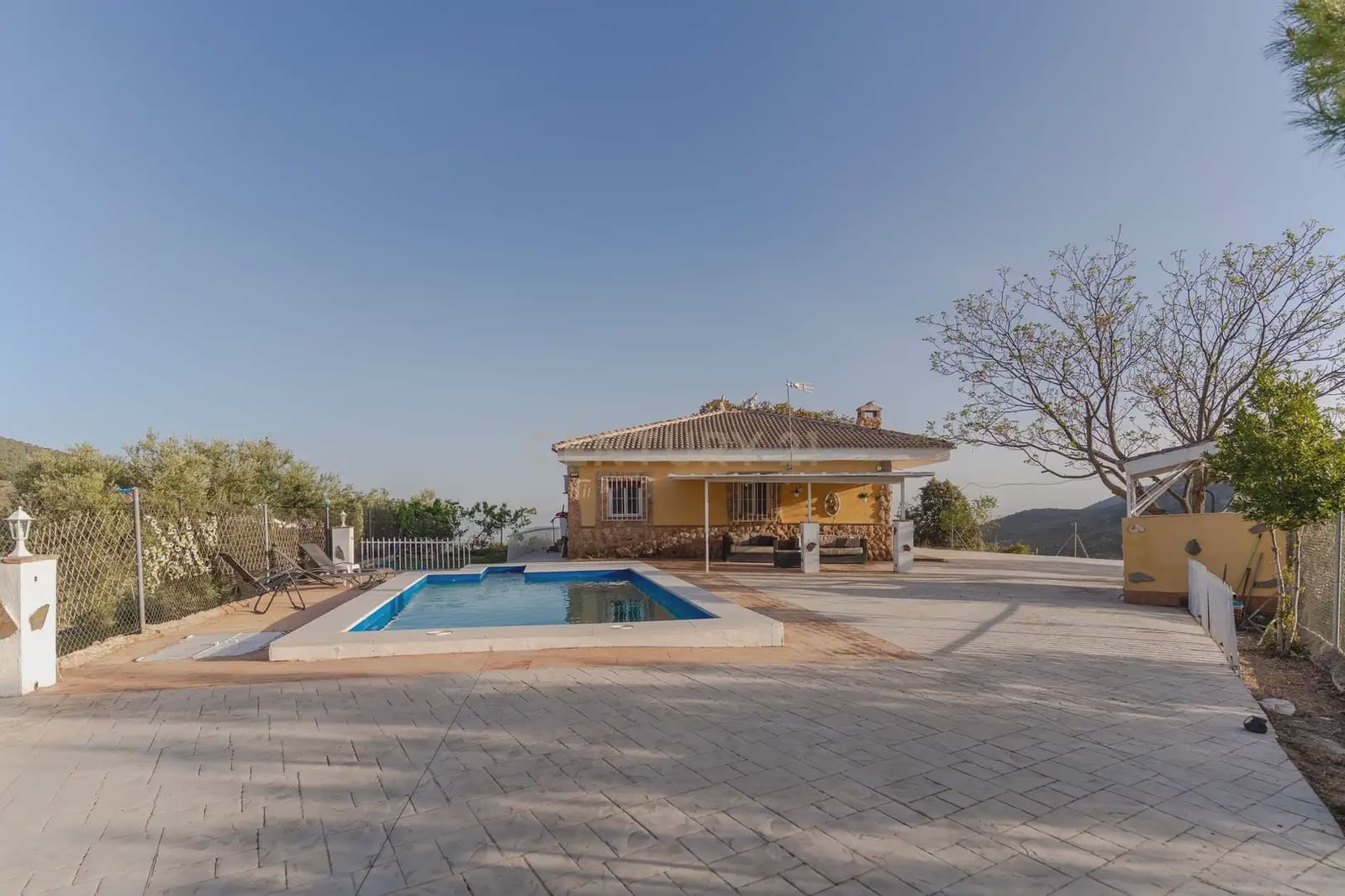 Finca/Casa Rural de 3 habitaciones en Illora en venta con piscina garaje - 220.000 € (Ref: 9802498)