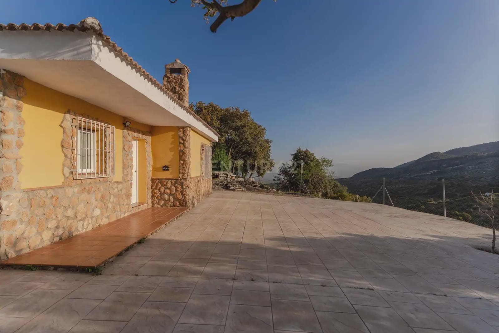 Finca/Casa Rural de 3 habitaciones en Illora en venta con piscina garaje - 220.000 € (Ref: 9802498)
