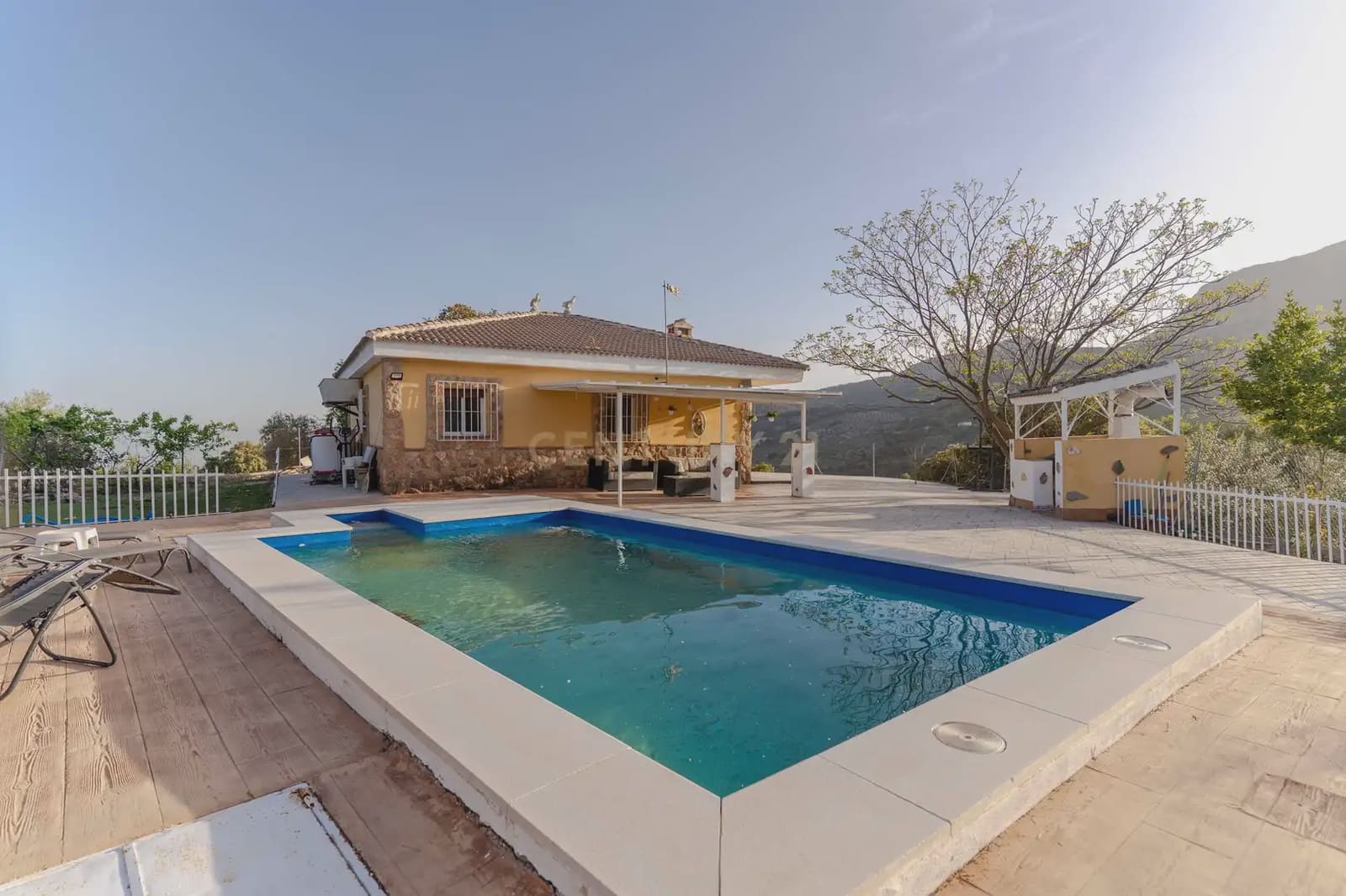 Finca/Casa Rural de 3 habitaciones en Illora en venta con piscina garaje - 220.000 € (Ref: 9802498)