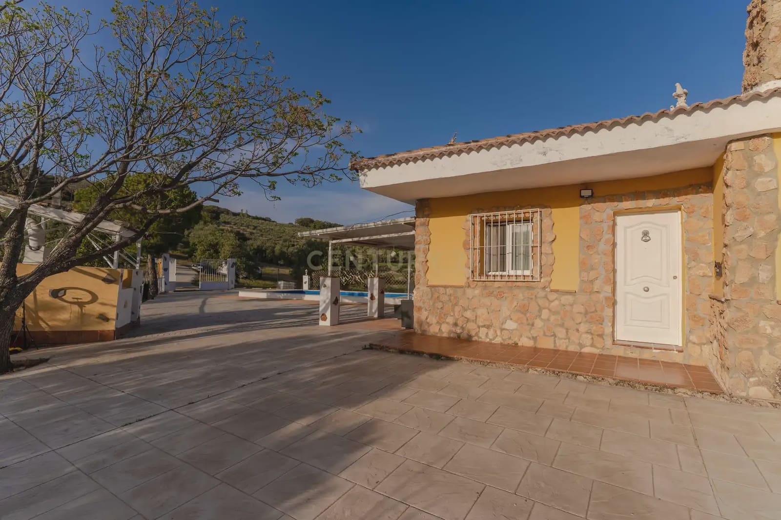 Finca/Casa Rural de 3 habitaciones en Illora en venta con piscina garaje - 220.000 € (Ref: 9802498)