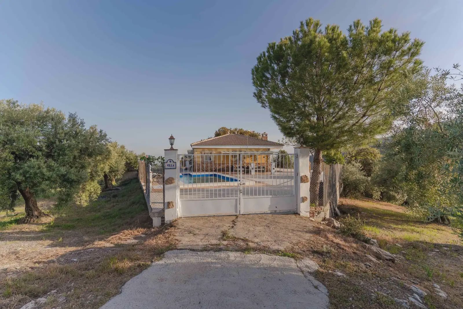 Finca/Casa Rural de 3 habitaciones en Illora en venta con piscina garaje - 220.000 € (Ref: 9802498)