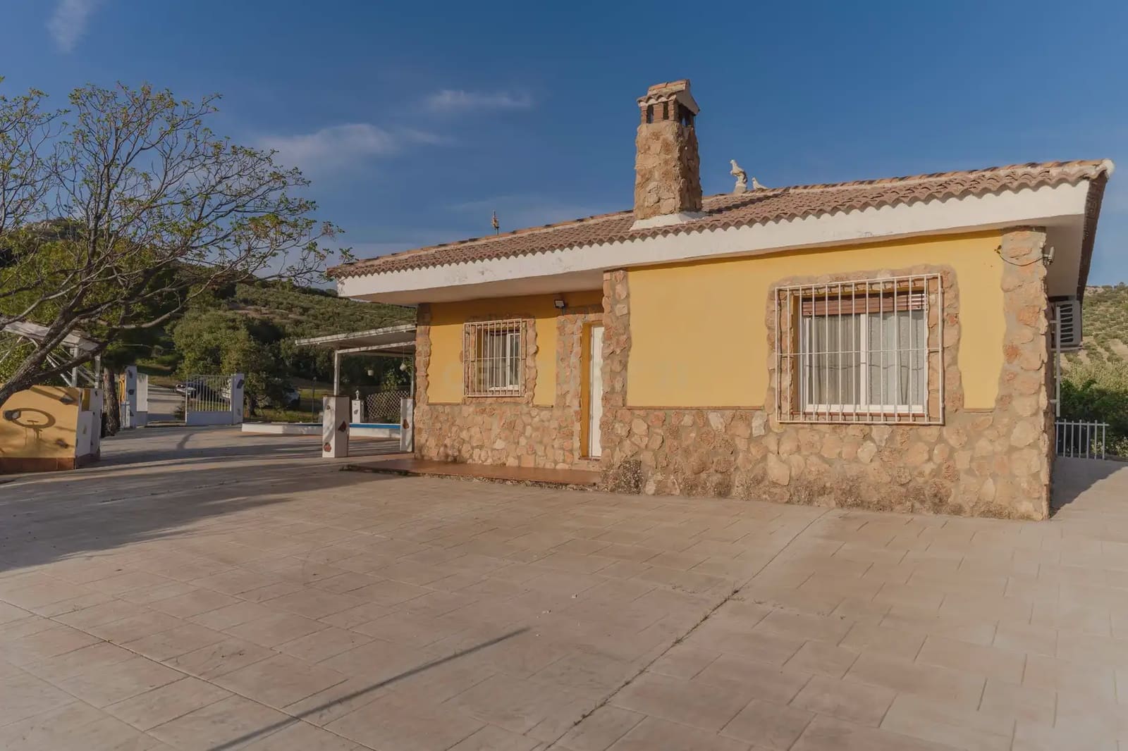 Finca/Casa Rural de 3 habitaciones en Illora en venta con piscina garaje - 220.000 € (Ref: 9802498)
