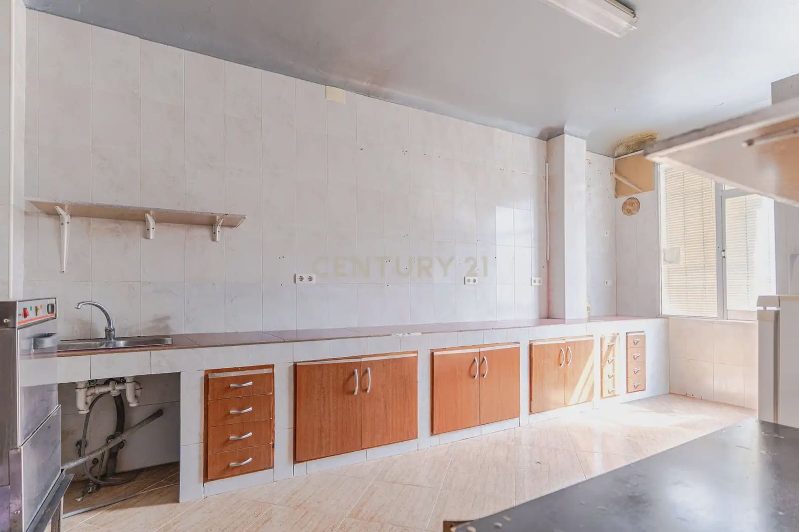 Commercial for rent in Illora - € 700 (Ref: 9803809)