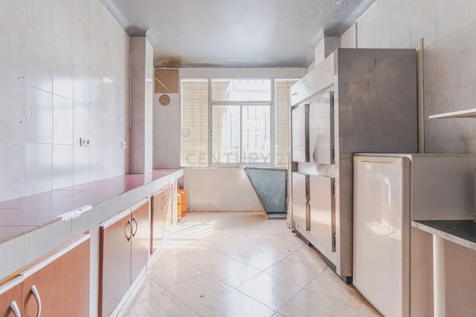 Commercial for rent in Illora - € 700 (Ref: 9803809)