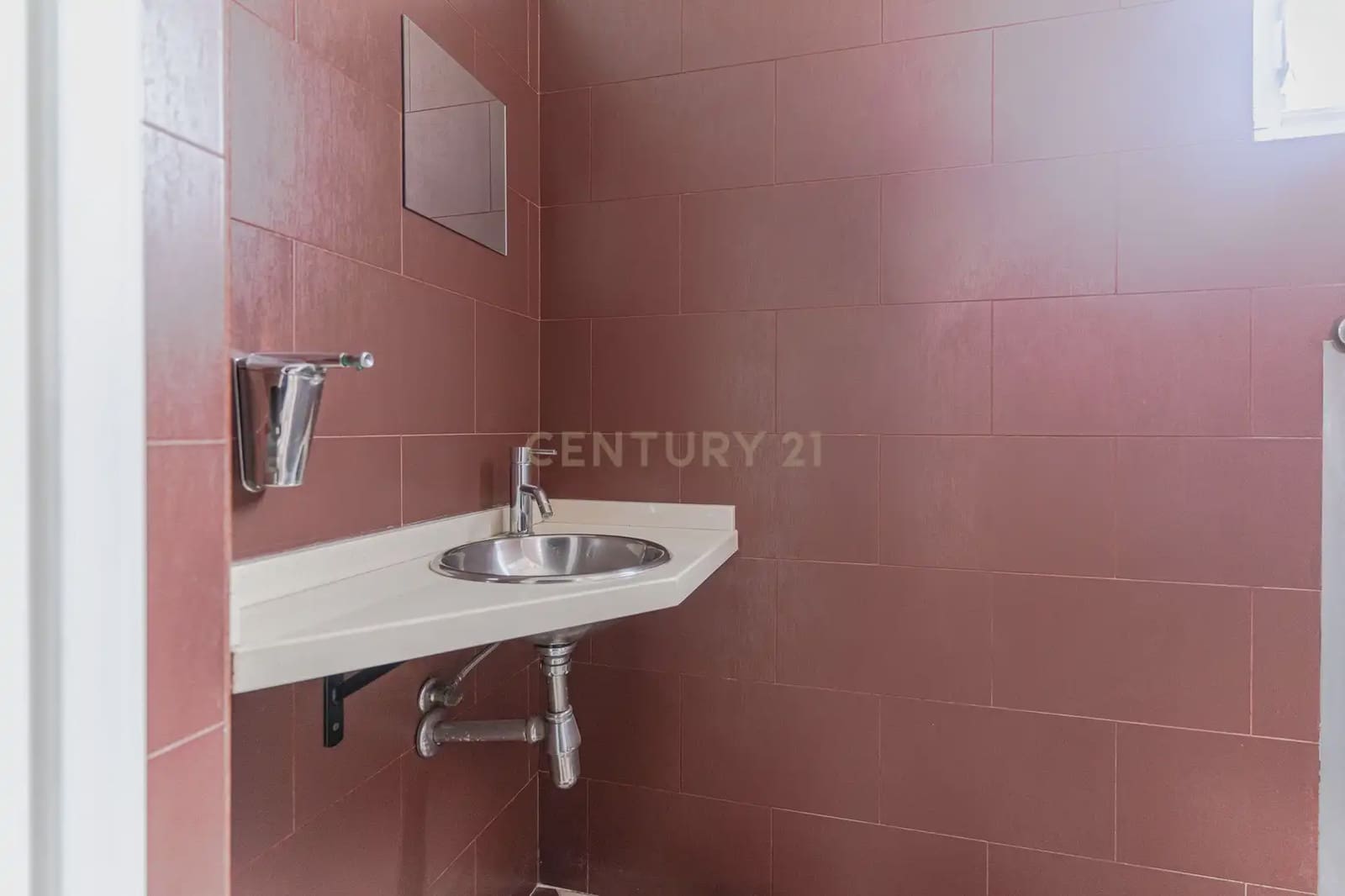 Commercial for rent in Illora - € 700 (Ref: 9803809)