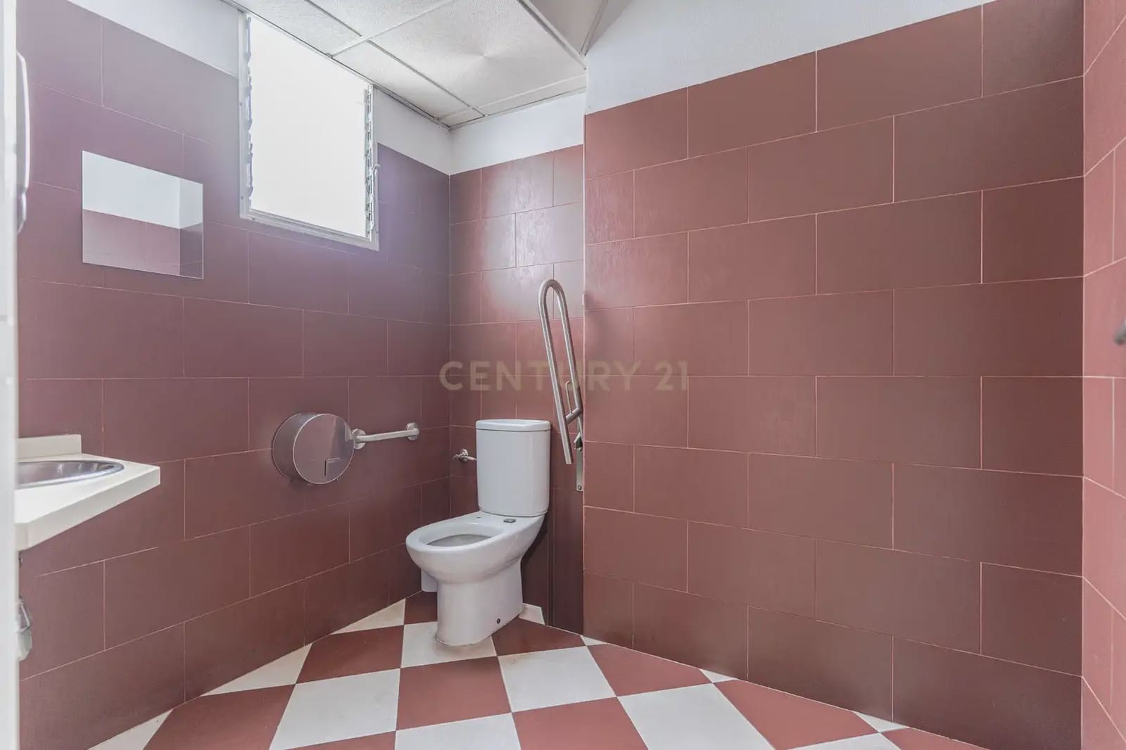 Commercial for rent in Illora - € 700 (Ref: 9803809)