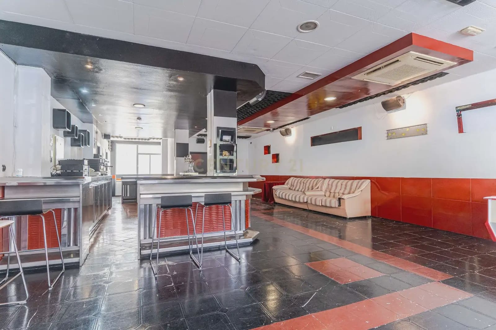 Commercial for rent in Illora - € 700 (Ref: 9803809)