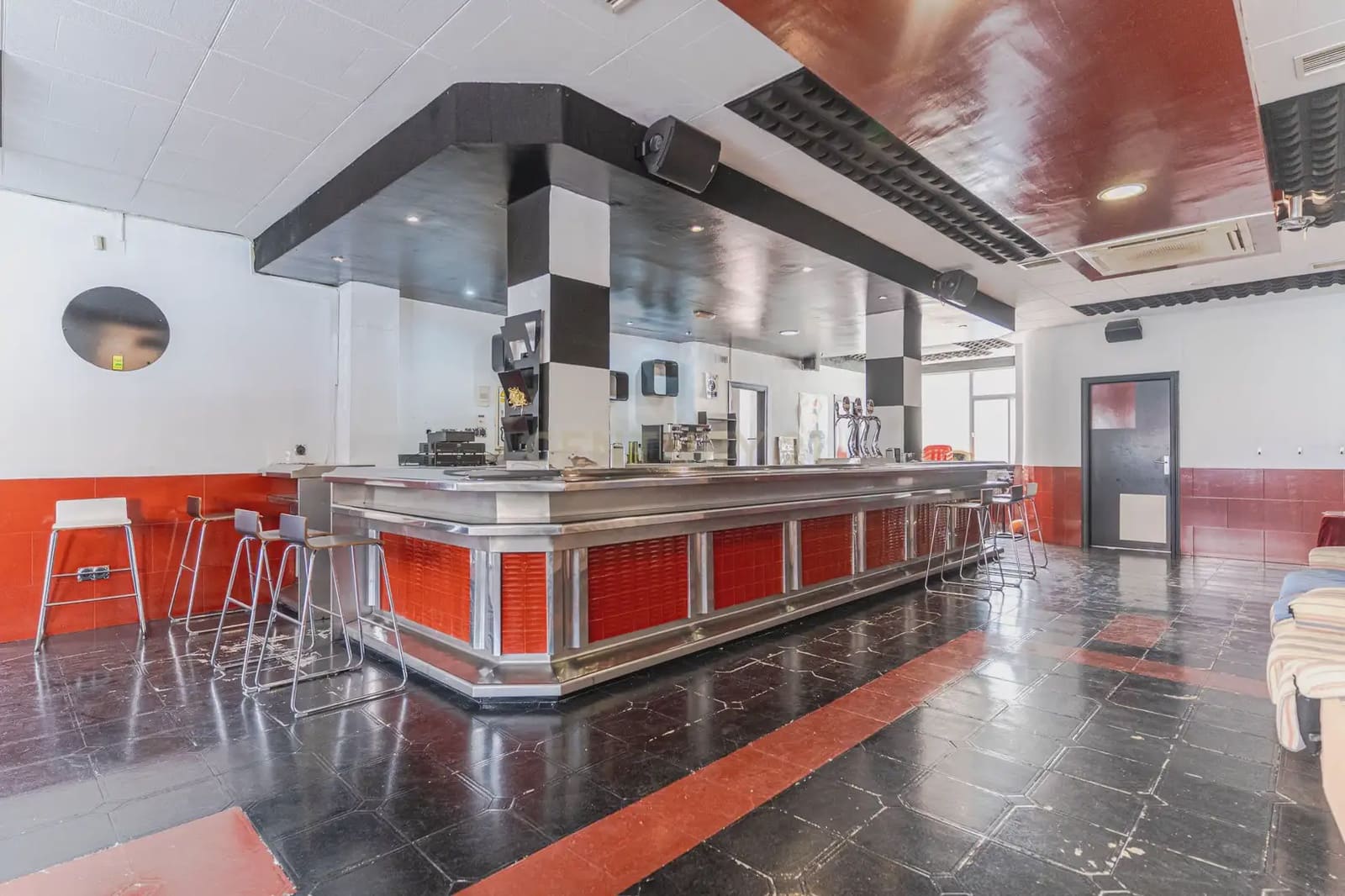 Commercial for rent in Illora - € 700 (Ref: 9803809)