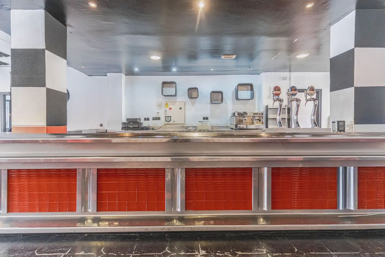 Commercial for rent in Illora - € 700 (Ref: 9803809)