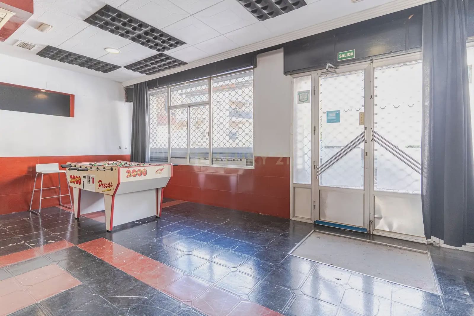 Commercial for rent in Illora - € 700 (Ref: 9803809)