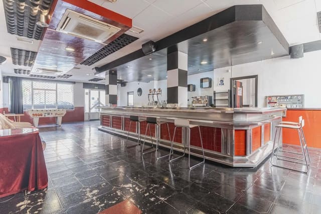 Commercial for rent in Illora - € 700 (Ref: 9803809)