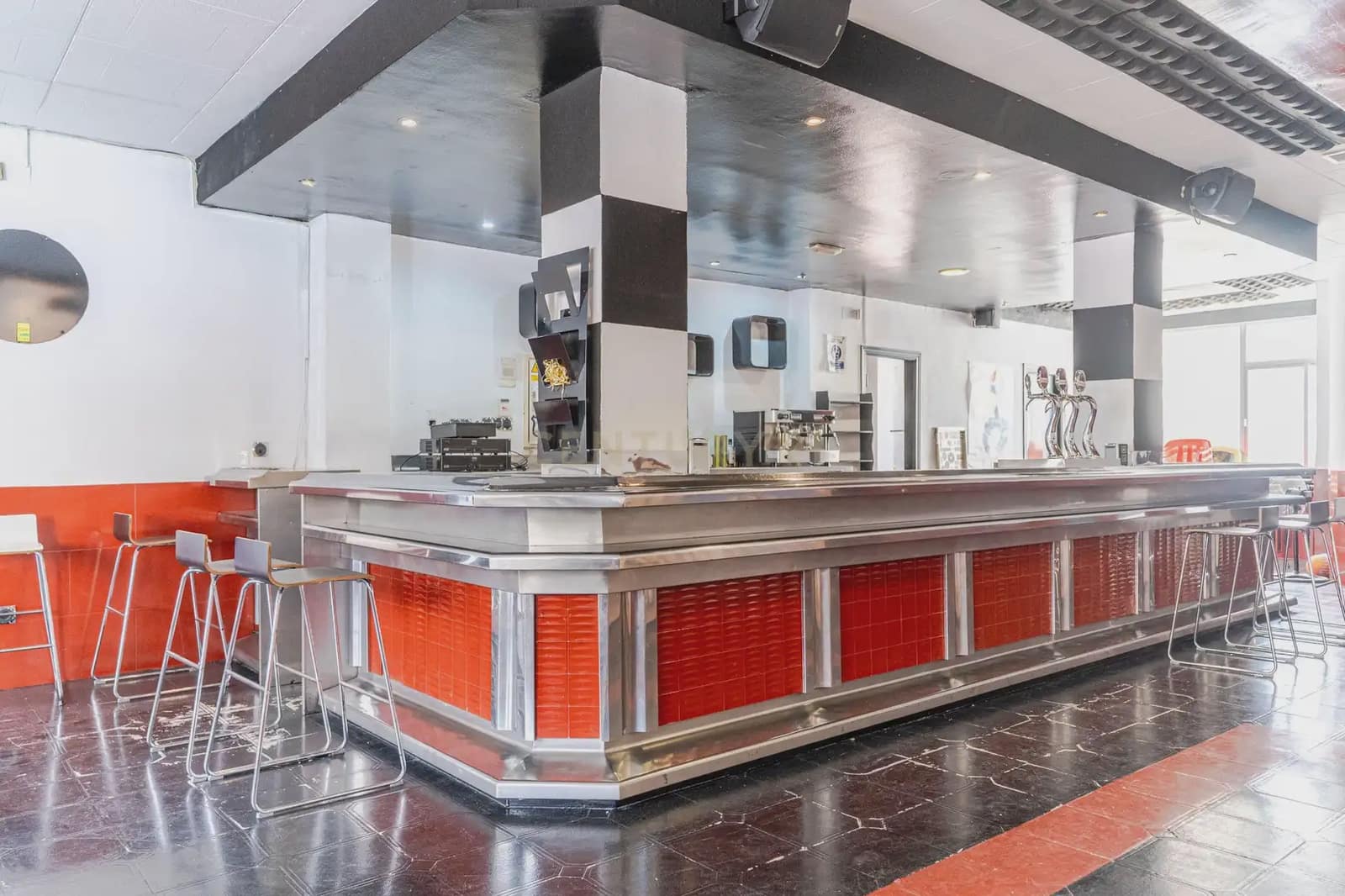 Commercial for rent in Illora - € 700 (Ref: 9803809)