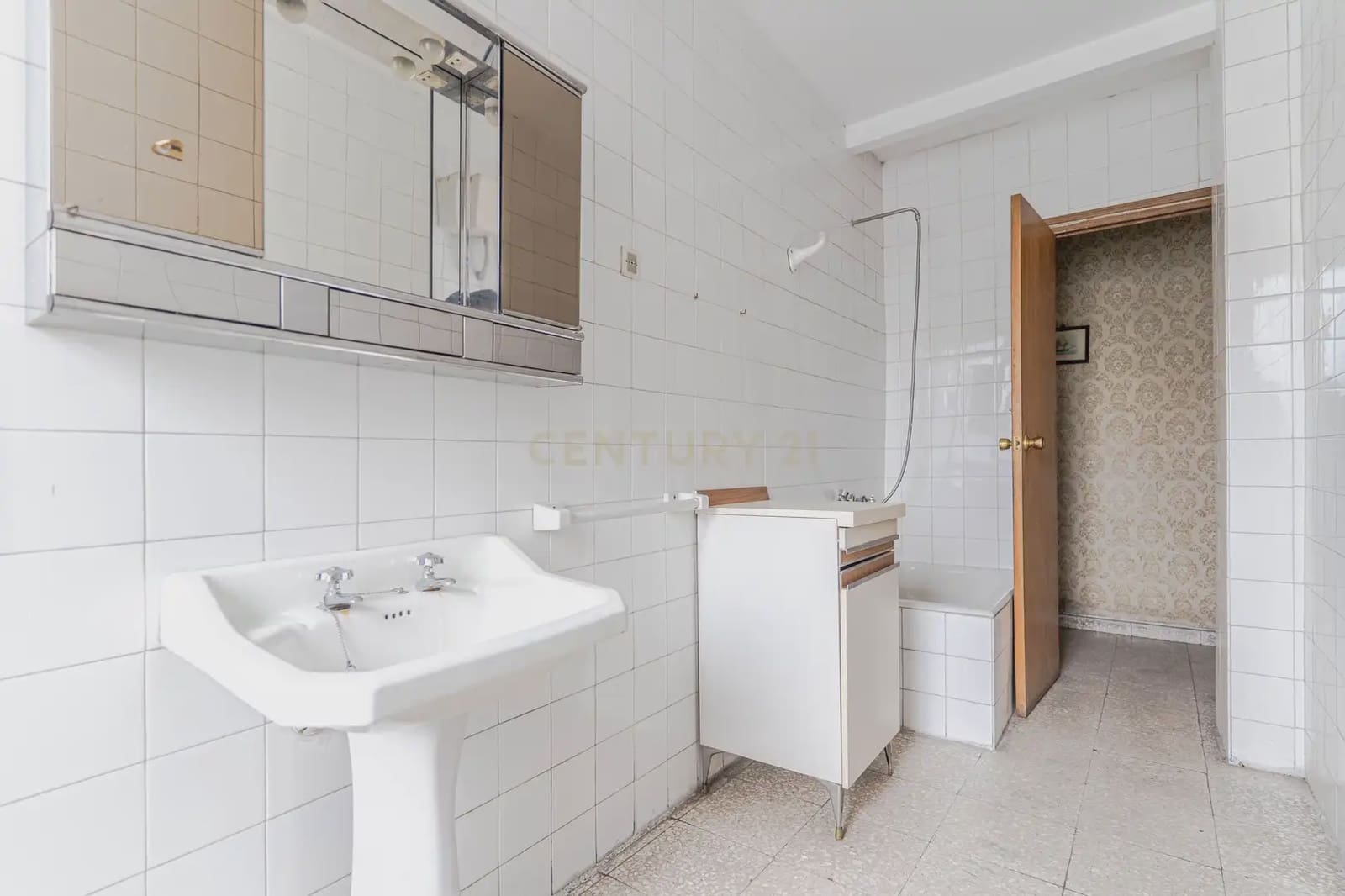 4 bedroom Apartment for sale in Granada city - € 270,000 (Ref: 9814736)