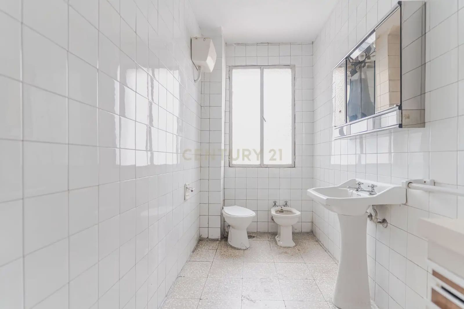 4 bedroom Apartment for sale in Granada city - € 270,000 (Ref: 9814736)