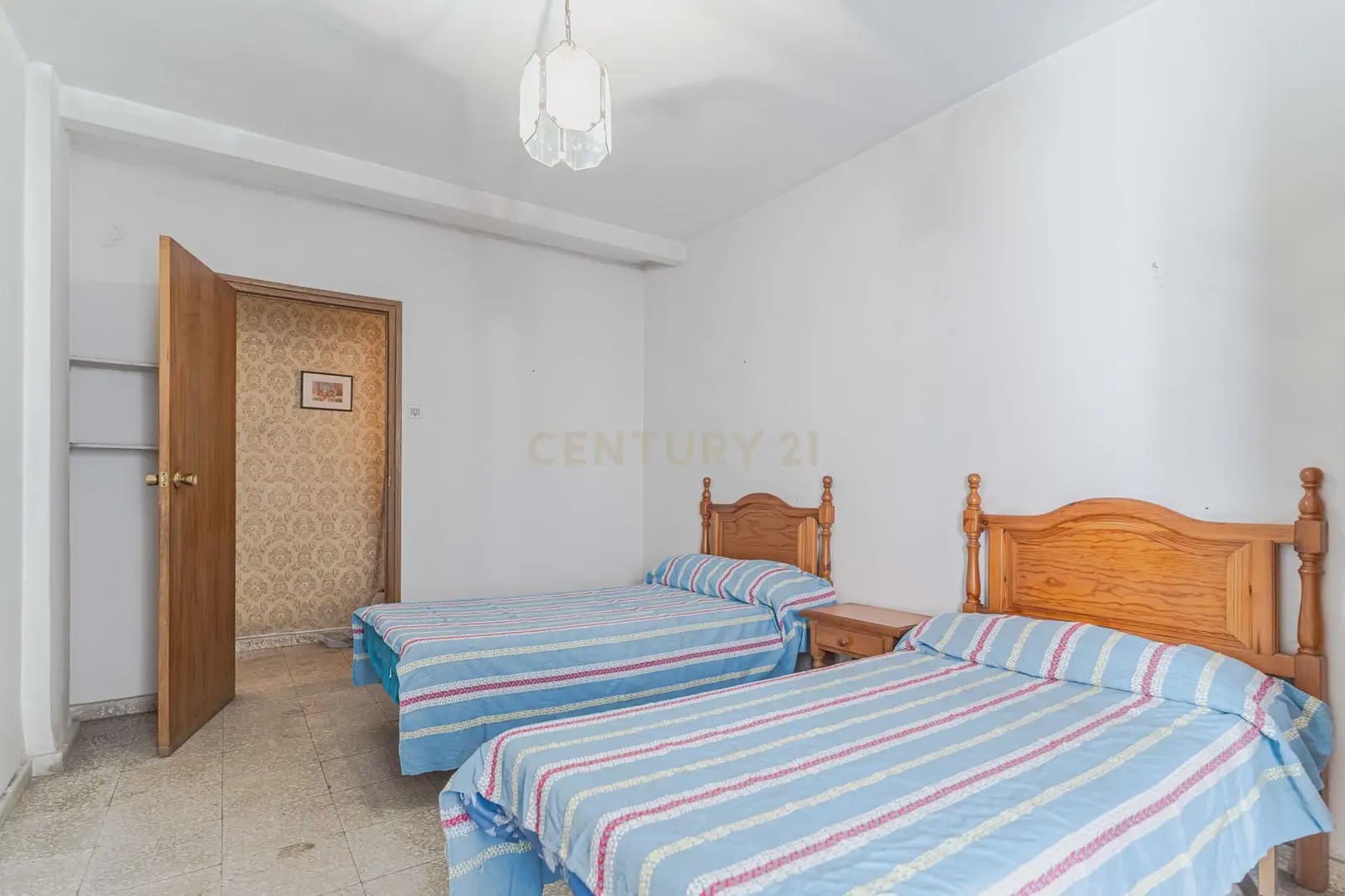 4 bedroom Apartment for sale in Granada city - € 270,000 (Ref: 9814736)