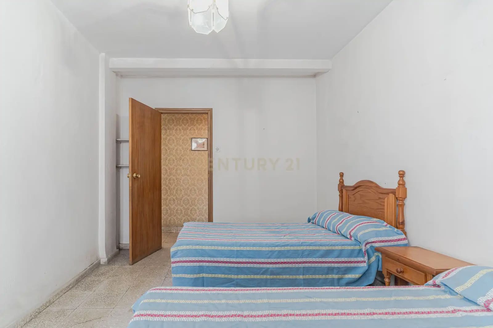 4 bedroom Apartment for sale in Granada city - € 270,000 (Ref: 9814736)